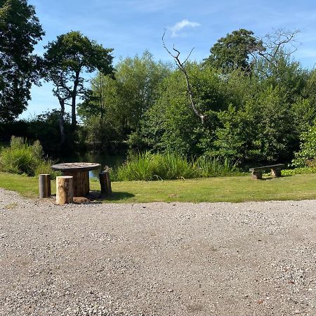 Kingfisher Cabin - Wild Escapes Wrenbury Off Grid Glamping - Ages 12 And Over Baddiley 外观 照片