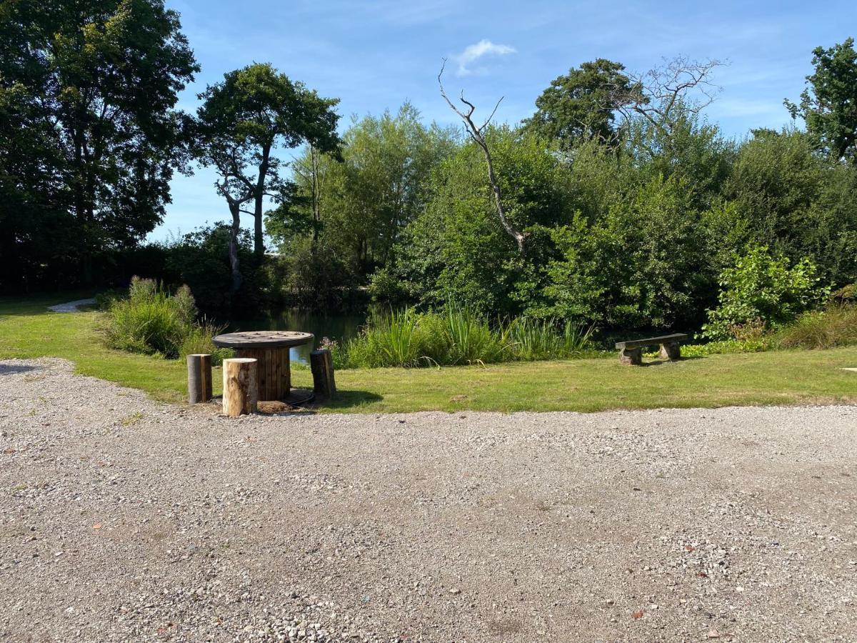 Kingfisher Cabin - Wild Escapes Wrenbury Off Grid Glamping - Ages 12 And Over Baddiley 外观 照片