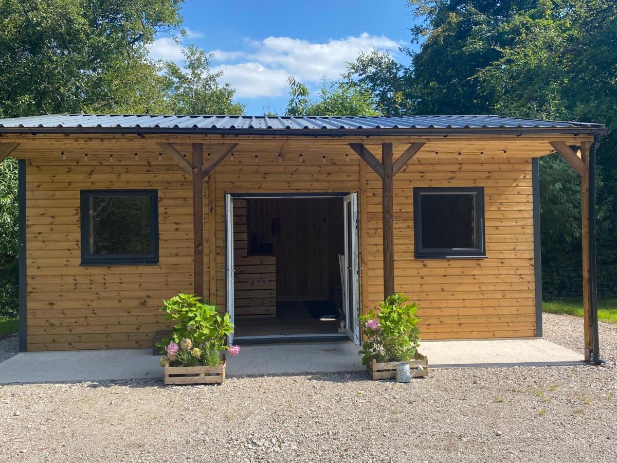 Kingfisher Cabin - Wild Escapes Wrenbury Off Grid Glamping - Ages 12 And Over Baddiley 外观 照片