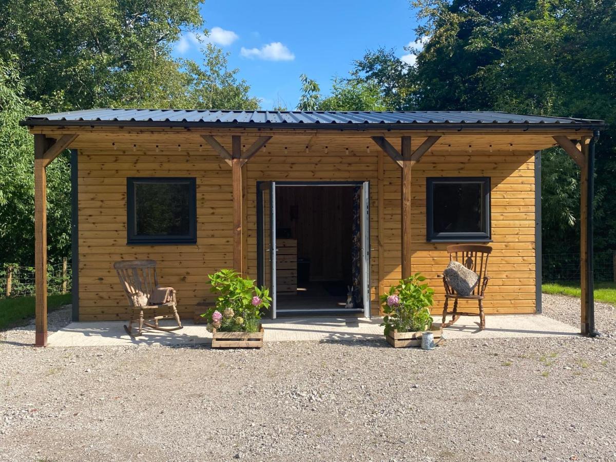 Kingfisher Cabin - Wild Escapes Wrenbury Off Grid Glamping - Ages 12 And Over Baddiley 外观 照片