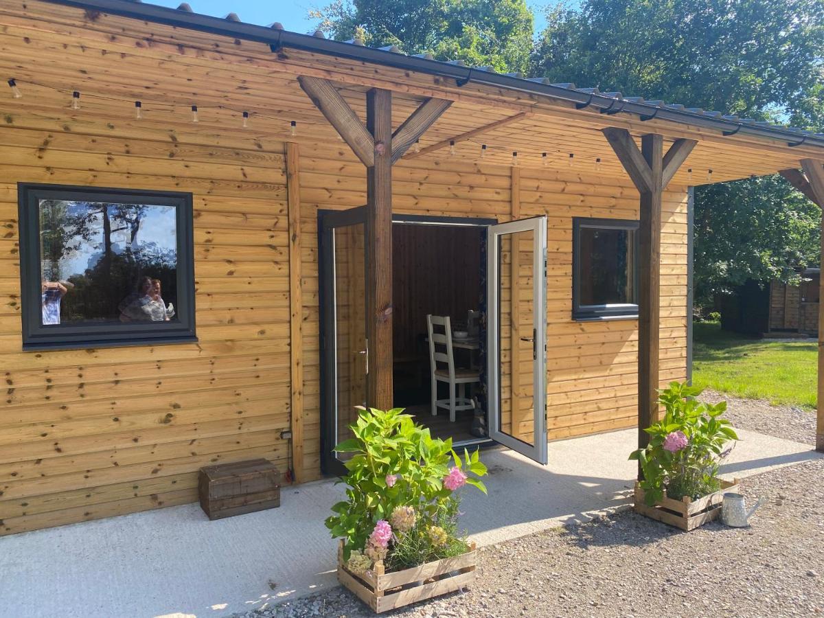 Kingfisher Cabin - Wild Escapes Wrenbury Off Grid Glamping - Ages 12 And Over Baddiley 外观 照片