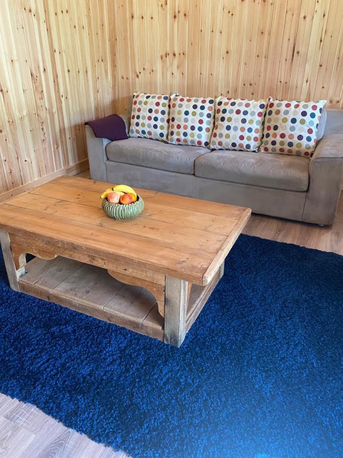 Kingfisher Cabin - Wild Escapes Wrenbury Off Grid Glamping - Ages 12 And Over Baddiley 外观 照片