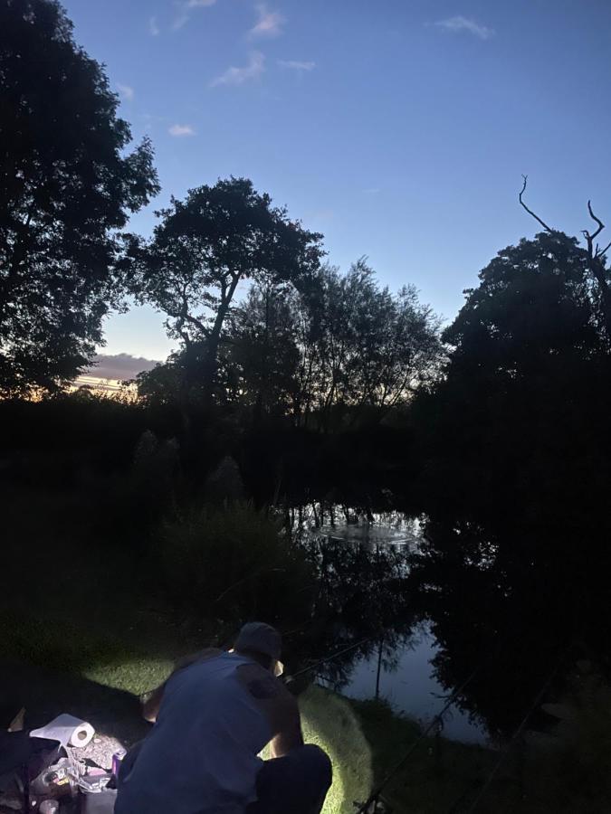 Kingfisher Cabin - Wild Escapes Wrenbury Off Grid Glamping - Ages 12 And Over Baddiley 外观 照片
